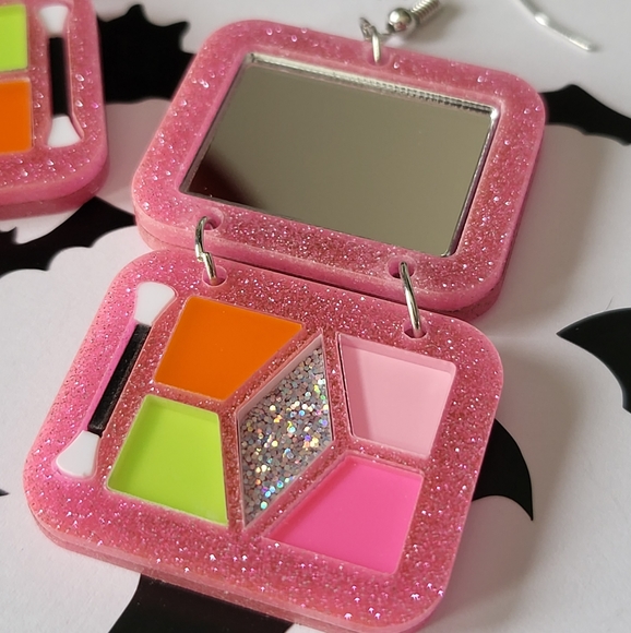 Eyeshadow Earrings - Picture 2 of 2